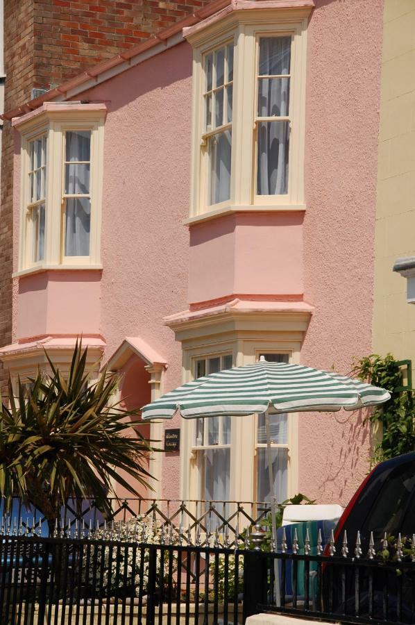 Holiday home Woodbine *